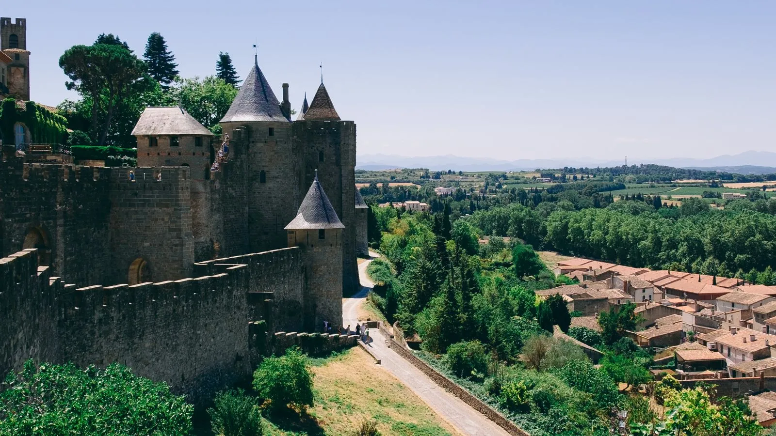 Cité médiévale de Carcassonne dans son paysage