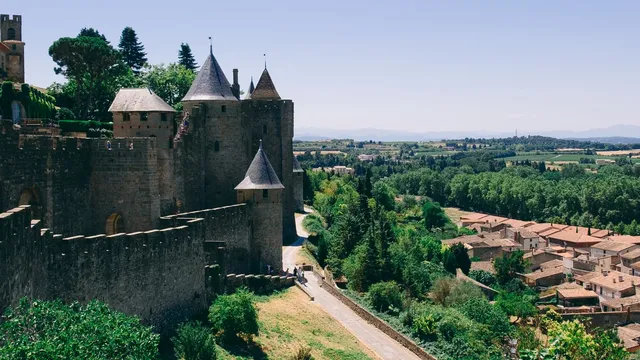 Cité médiévale de Carcassonne dans son paysage