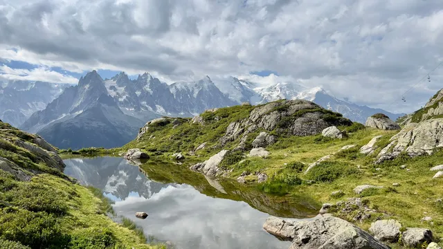 Paysage alpin et reflets à Chamonix