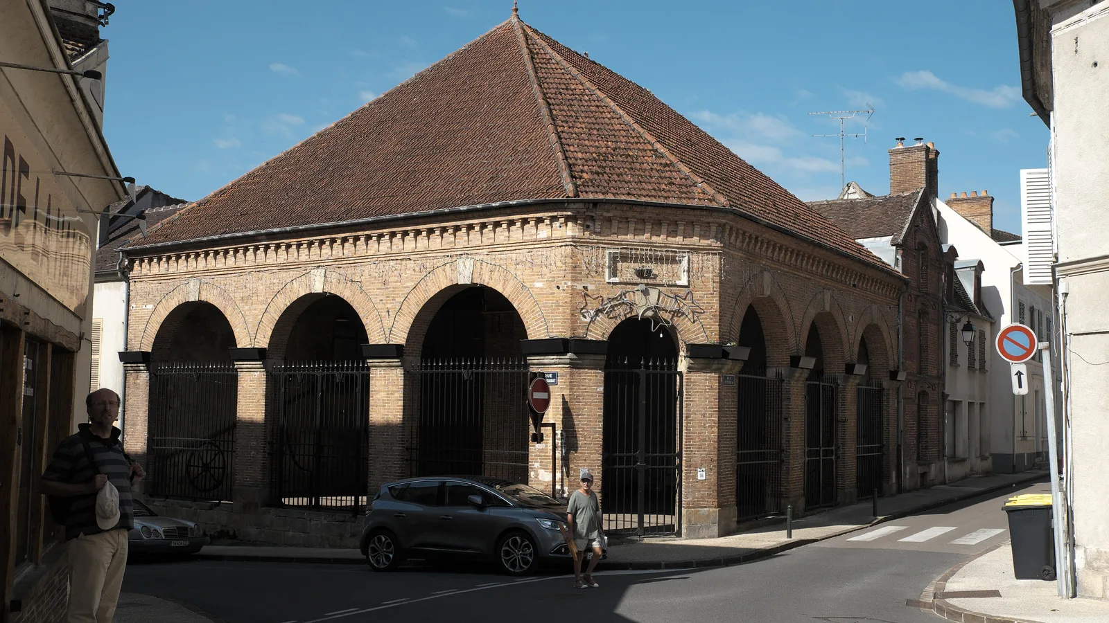 Halle de briques de Donnemarie-Dontilly, Donnemarie-Dontilly