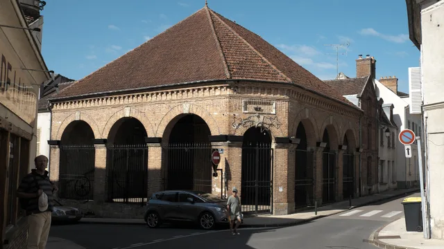 Halle de briques de Donnemarie-Dontilly, Donnemarie-Dontilly