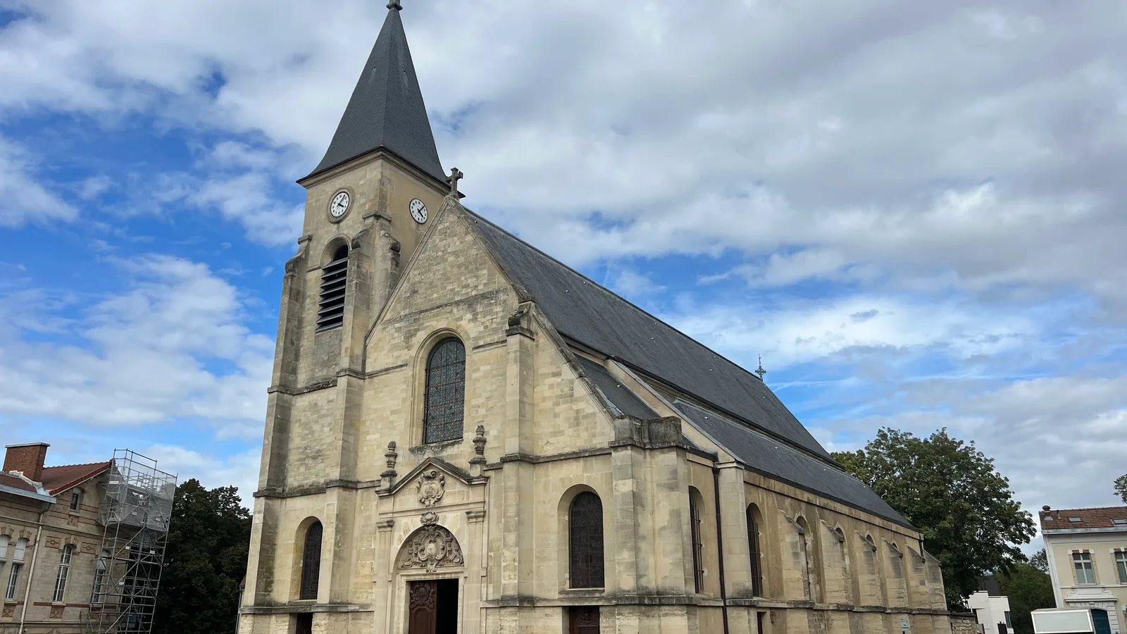 Église Saint-Étienne d’Issy-les-Moulineaux, Issy-les-Moulineaux
