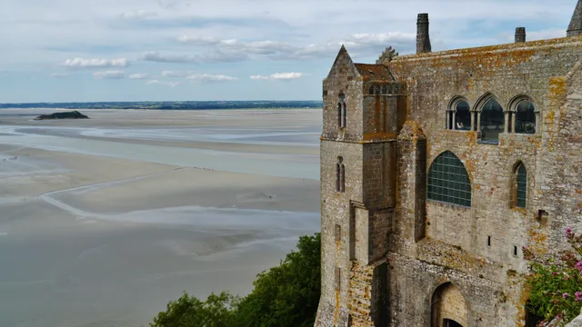 Vue illustrant Le Mont-Saint-Michel