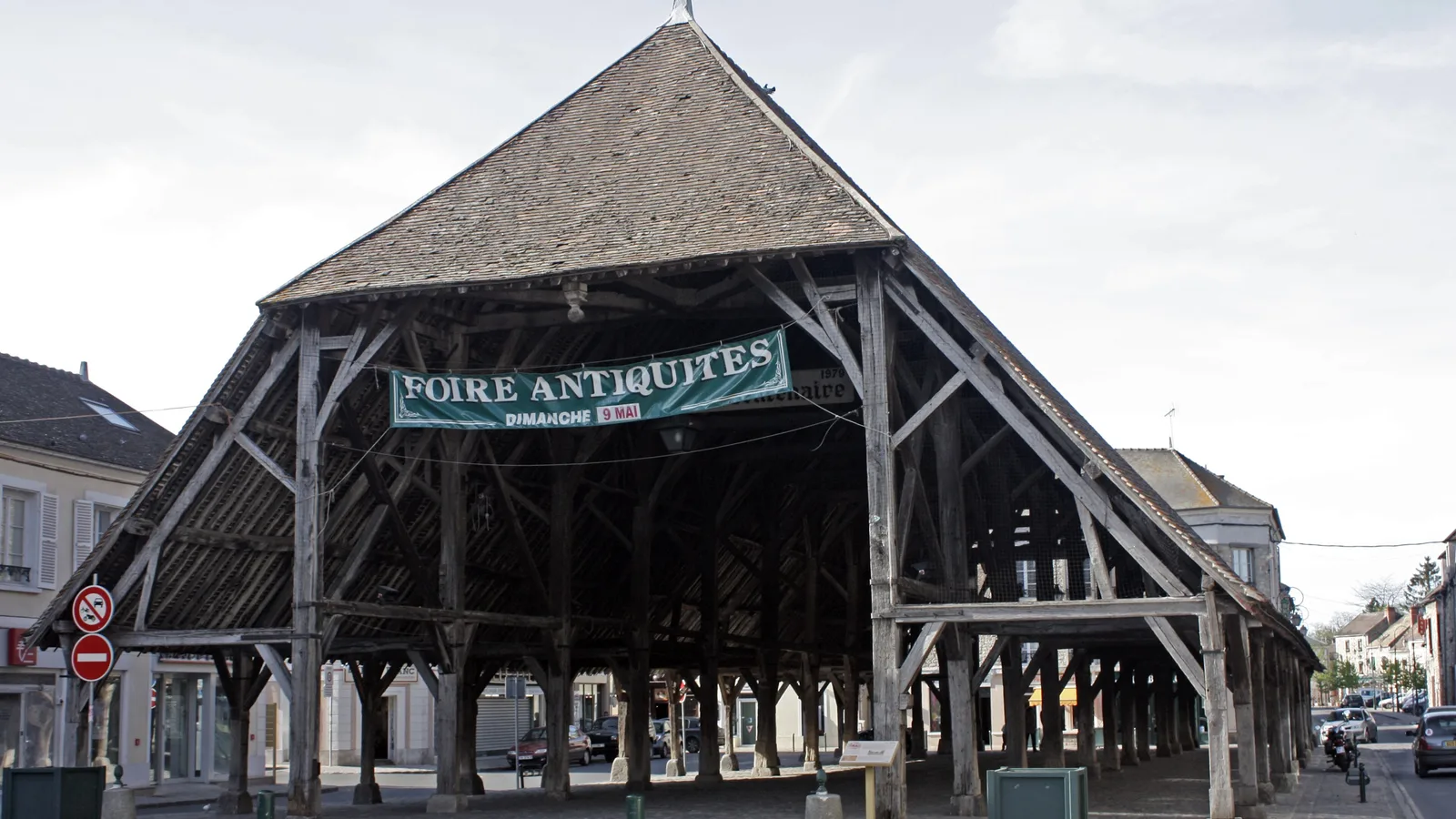 Halle de Milly-la-Forêt, Milly-la-Forêt