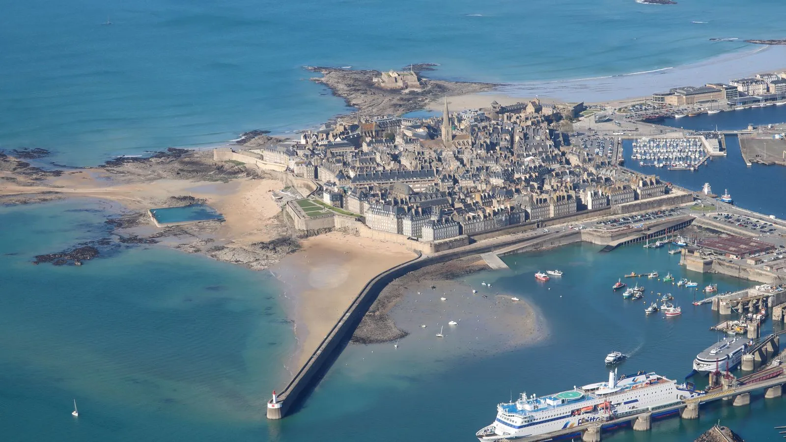 Vue aérienne de la ville fortifiée de Saint-Malo
