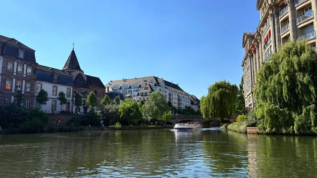 Canal et bâtiments à Strasbourg